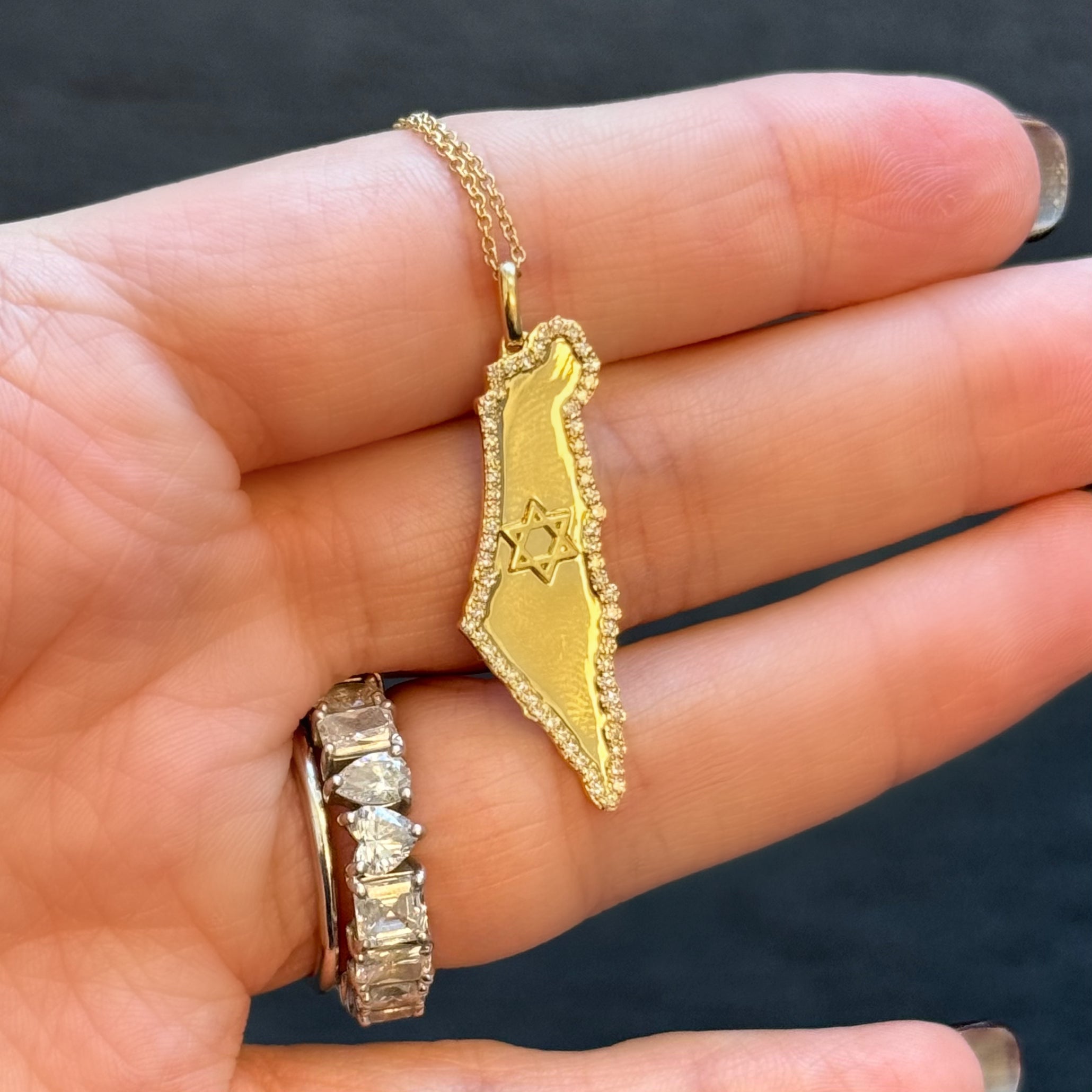 Israel Diamond Border Map with chain
